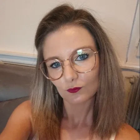 CutieJulie76, selfie avec ses lunettes