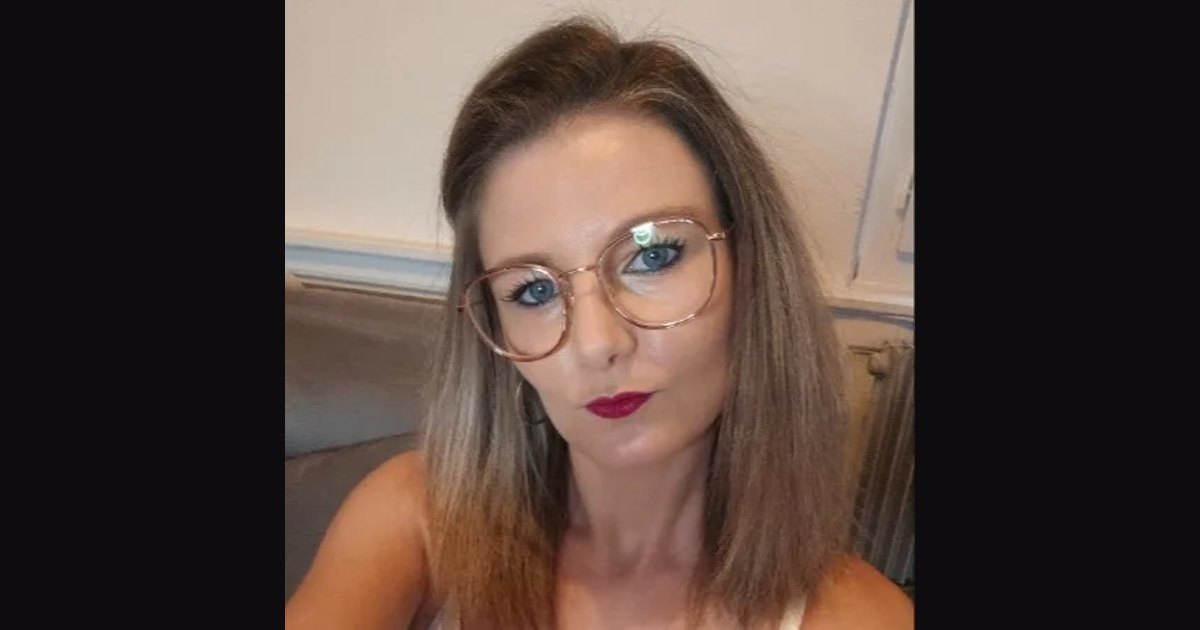CutieJulie76 sur Uncove : la camgirl normande à lunettes
