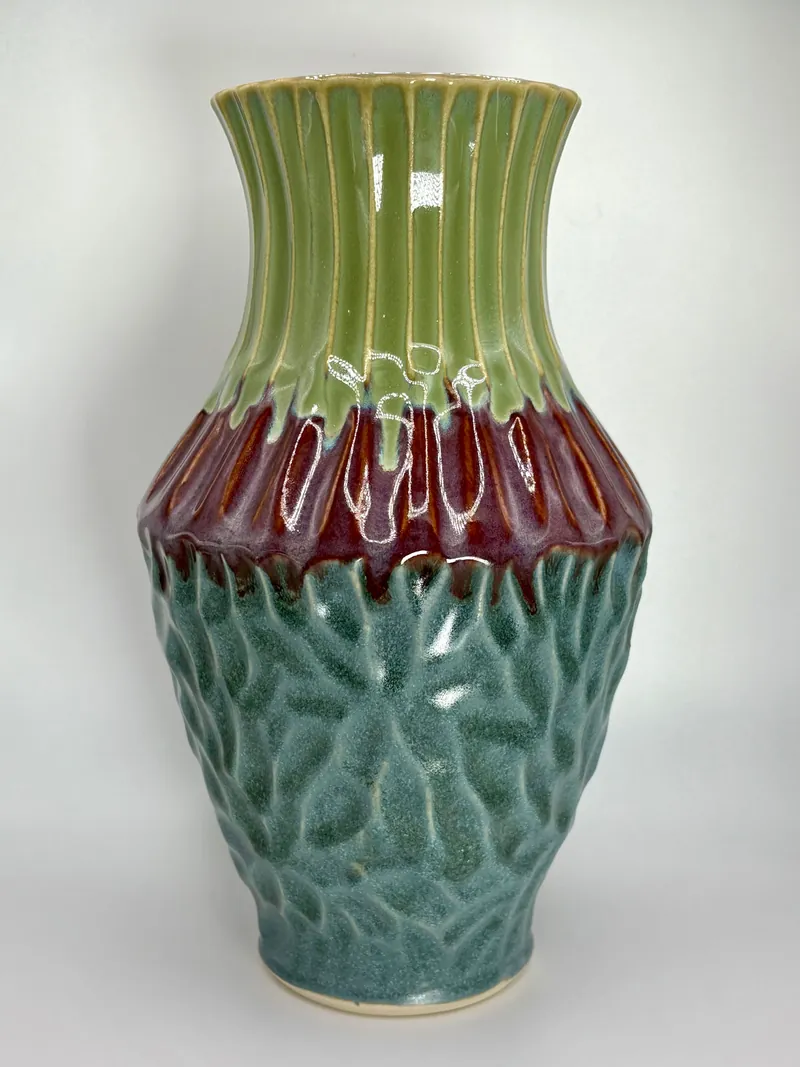 Vase texturé vert, bordeaux et turquoise de Haven Tunin